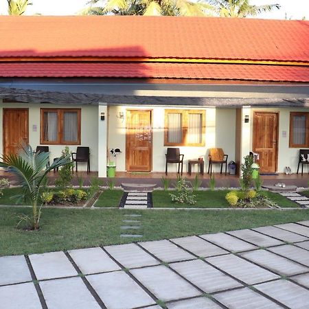 Room 212 Kuta  Exterior photo