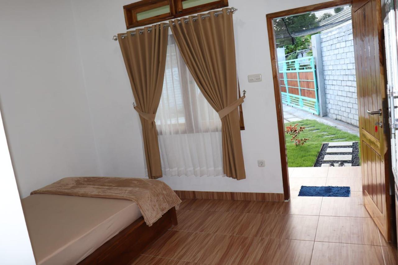 Room 212 Kuta  Exterior photo