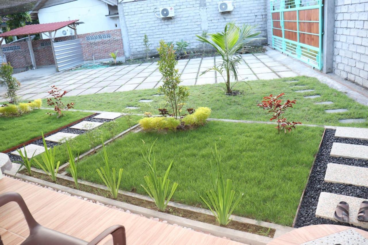 Room 212 Kuta  Exterior photo