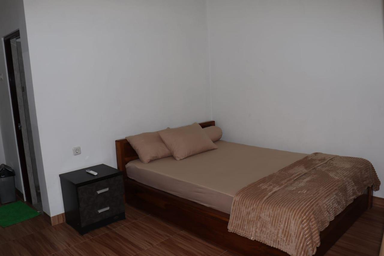 Room 212 Kuta  Exterior photo