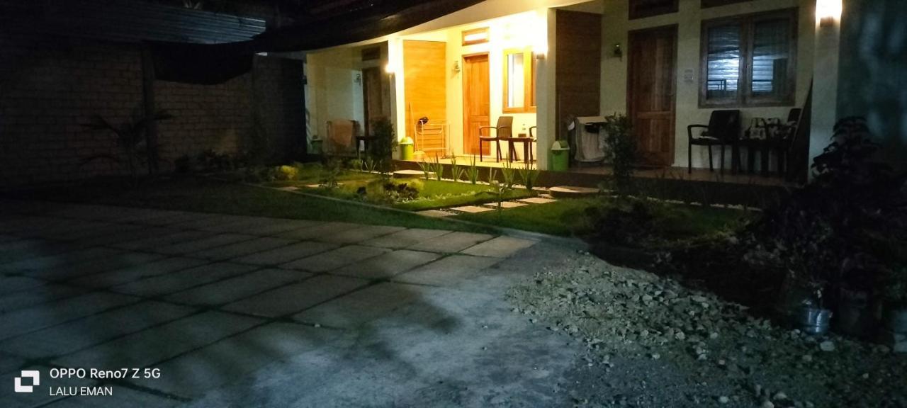 Room 212 Kuta  Exterior photo
